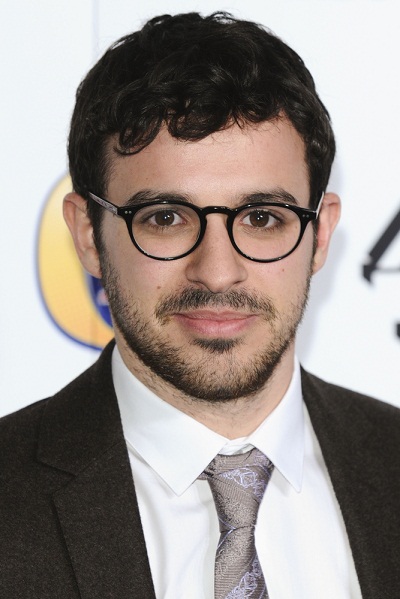 How tall is Simon Bird?